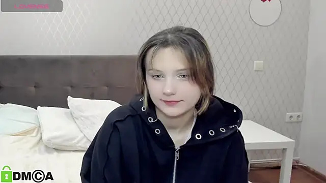 Snapshot of SofiMuse chatting on 10/10/25, 06:56 SofiMuse online show from 10/10/25, 06:56