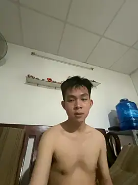 Snapshot of azn_typhoon00 chatting on 10/13/25, 05:24 azn typhoon00 online show from 10/13/25, 05:24
