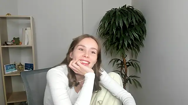 Snapshot of MonetLeitman chatting on 10/11/25, 05:39 MonetLeitman online show from 10/11/25, 05:39