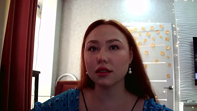 Snapshot of LolaMint_ chatting on 10/20/25, 10:05 LolaMint online show from 10/20/25, 10:05