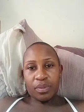 Snapshot of petitedynamite chatting on 11/27/25, 08:49 petitedynamite online show from 11/27/25, 08:49