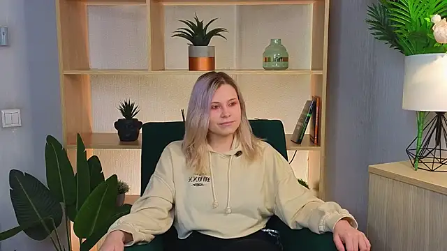 Snapshot of GeorginaPulgarin chatting on 10/11/25, 12:58 GeorginaPulgarin online show from 10/11/25, 12:58
