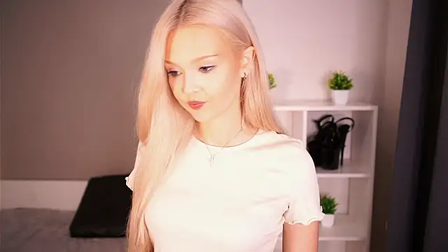 Snapshot of KaryTasch chatting on 10/21/25, 07:47 KaryTasch online show from 10/21/25, 07:47