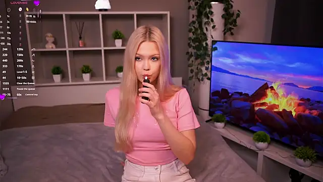 Snapshot of KaryTasch chatting on 11/02/25, 10:34 KaryTasch online show from 11/02/25, 10:34