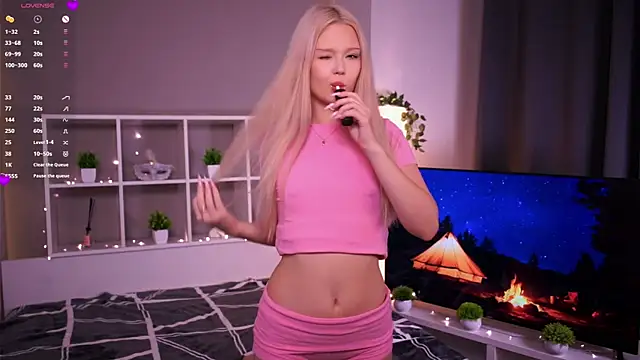 Snapshot of KaryTasch chatting on 11/21/25, 09:13 KaryTasch online show from 11/21/25, 09:13