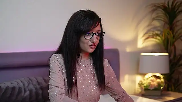 Snapshot of JoelleApril chatting on 10/17/25, 08:55 JoelleApril online show from 10/17/25, 08:55