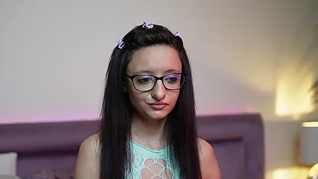 Snapshot of JoelleApril chatting on 11/19/25, 09:26 JoelleApril online show from 11/19/25, 09:26