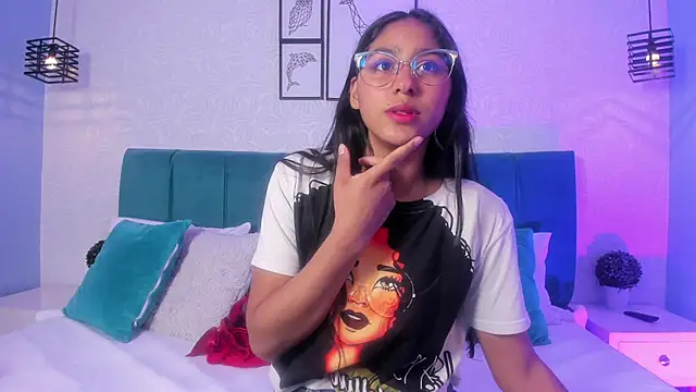 paulacastilla online show from 11/10/25, 01:10