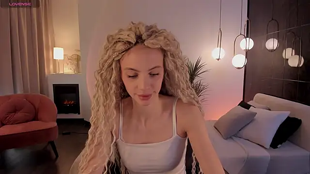 Snapshot of mia_silkk chatting on 10/20/25, 06:25 mia silkk online show from 10/20/25, 06:25