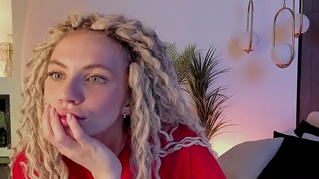 Snapshot of mia_silkk chatting on 10/24/25, 05:59 mia silkk online show from 10/24/25, 05:59