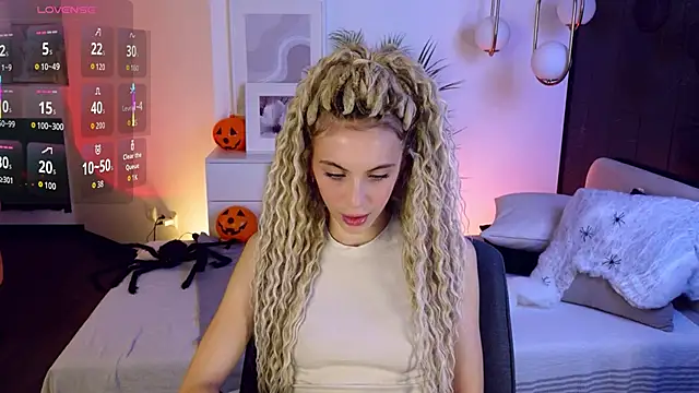 Snapshot of mia_silkk chatting on 10/31/25, 06:25 mia silkk online show from 10/31/25, 06:25