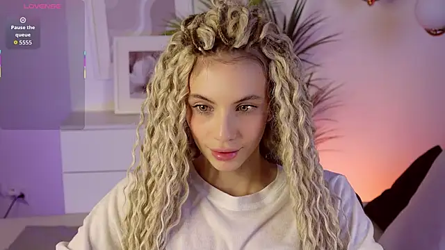 Snapshot of mia_silkk chatting on 11/06/25, 06:25 mia silkk online show from 11/06/25, 06:25