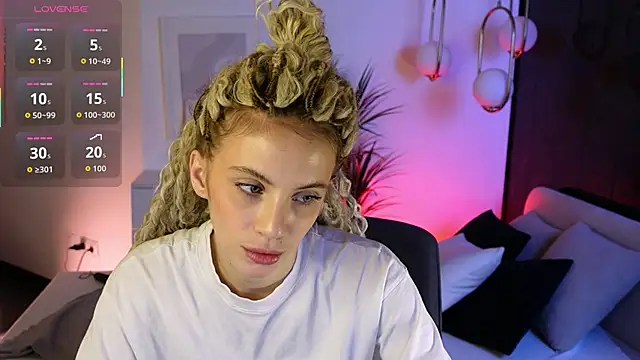 Snapshot of mia_silkk chatting on 11/07/25, 06:24 mia silkk online show from 11/07/25, 06:24