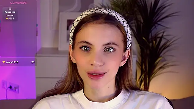 Snapshot of mia_silkk chatting on 11/14/25, 06:23 mia silkk online show from 11/14/25, 06:23