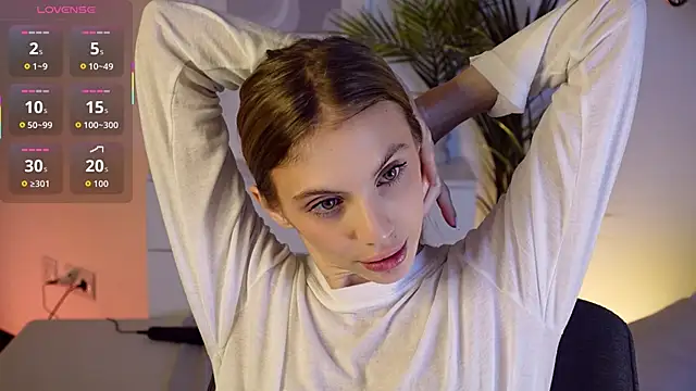 Snapshot of mia_silkk chatting on 11/17/25, 06:08 mia silkk online show from 11/17/25, 06:08