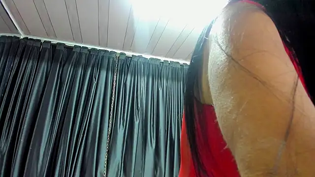 SofiaLustera online show from 11/17/25, 11:16