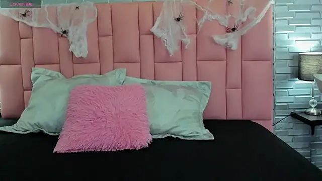 Valery Monn online show from 10/31/25, 11:55