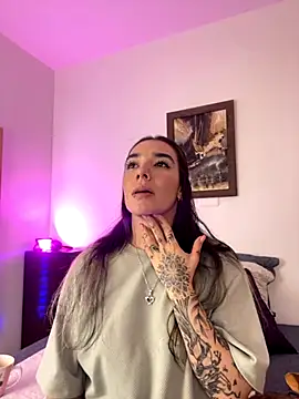 Snapshot of _Emily_Sands_ chatting on 10/27/25, 11:20  Emily Sands  online show from 10/27/25, 11:20