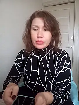 Snapshot of Ambika_beauty chatting on 10/21/25, 09:54 Ambika beauty online show from 10/21/25, 09:54