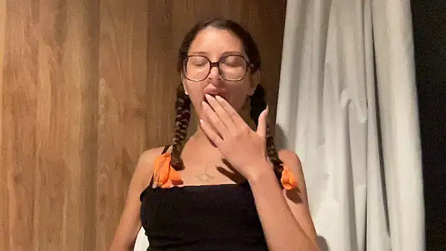 Snapshot of absoluthorrorfield chatting on 11/12/25, 12:44 absoluthorrorfield online show from 11/12/25, 12:44