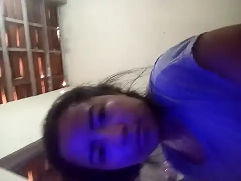 Snapshot of japinha2104 chatting on 10/15/25, 04:18 japinha2104 online show from 10/15/25, 04:18