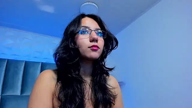 Snapshot of HollyPeach chatting on 11/24/25, 07:57 HollyPeach online show from 11/24/25, 07:57