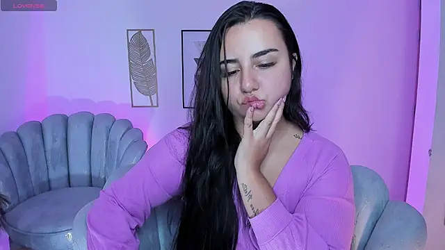 Snapshot of Gabriella_evans_ chatting on 11/01/25, 11:23 Gabriella evans online show from 11/01/25, 11:23