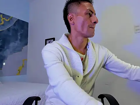 Snapshot of latin_crissex chatting on 10/18/25, 11:55 latin crissex online show from 10/18/25, 11:55