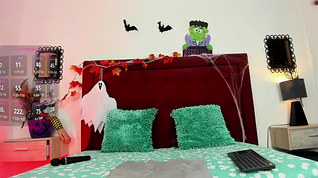 Sassha ferrer online show from 10/22/25, 08:30