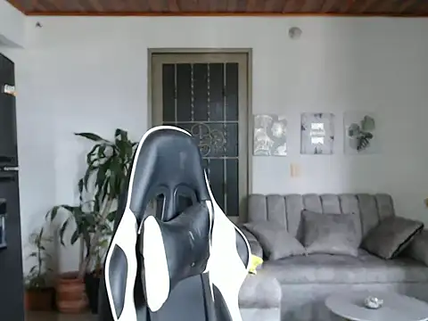 Snapshot of moon1_95 chatting on 10/20/25, 06:41 moon1 95 online show from 10/20/25, 06:41