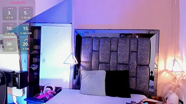 Snapshot of SofiRuiz_ chatting on 11/05/25, 03:17 SofiRuiz online show from 11/05/25, 03:17