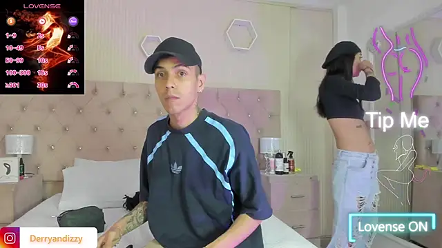 Snapshot of DerryAndIzzy chatting on 11/07/25, 04:56 DerryAndIzzy online show from 11/07/25, 04:56