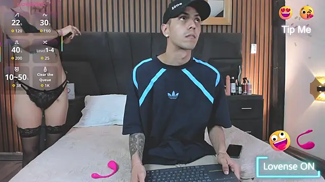 Snapshot of DerryAndIzzy chatting on 11/09/25, 07:28 DerryAndIzzy online show from 11/09/25, 07:28