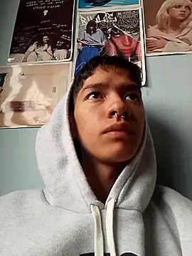 Snapshot of heyy_noah11 chatting on 10/11/25, 04:38 heyy noah11 online show from 10/11/25, 04:38