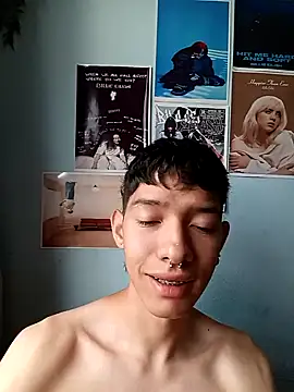 Snapshot of heyy_noah11 chatting on 10/13/25, 06:41 heyy noah11 online show from 10/13/25, 06:41