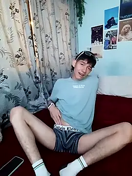 Snapshot of heyy_noah11 chatting on 10/17/25, 01:42 heyy noah11 online show from 10/17/25, 01:42