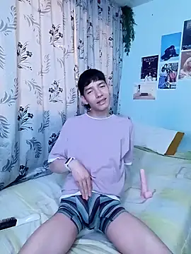 Snapshot of heyy_noah11 chatting on 10/21/25, 03:07 heyy noah11 online show from 10/21/25, 03:07