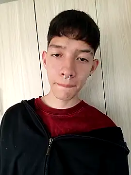 Snapshot of heyy_noah11 chatting on 10/24/25, 09:22 heyy noah11 online show from 10/24/25, 09:22