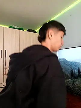 Snapshot of heyy_noah11 chatting on 10/30/25, 06:30 heyy noah11 online show from 10/30/25, 06:30