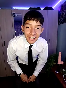 Snapshot of heyy_noah11 chatting on 11/02/25, 02:47 heyy noah11 online show from 11/02/25, 02:47