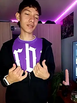 Snapshot of heyy_noah11 chatting on 11/03/25, 01:29 heyy noah11 online show from 11/03/25, 01:29