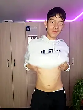 Snapshot of heyy_noah11 chatting on 11/04/25, 10:31 heyy noah11 online show from 11/04/25, 10:31