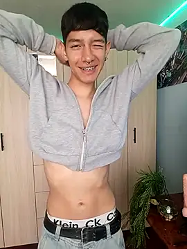 Snapshot of heyy_noah11 chatting on 11/06/25, 06:42 heyy noah11 online show from 11/06/25, 06:42