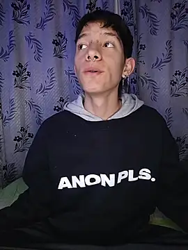 Snapshot of heyy_noah11 chatting on 11/10/25, 01:15 heyy noah11 online show from 11/10/25, 01:15