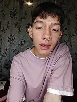 Snapshot of heyy_noah11 chatting on 11/15/25, 01:25 heyy noah11 online show from 11/15/25, 01:25