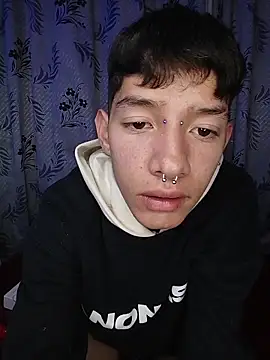 Snapshot of heyy_noah11 chatting on 11/16/25, 02:39 heyy noah11 online show from 11/16/25, 02:39