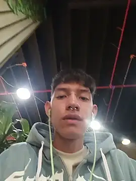 Snapshot of heyy_noah11 chatting on 11/16/25, 07:52 heyy noah11 online show from 11/16/25, 07:52