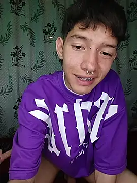 Snapshot of heyy_noah11 chatting on 11/20/25, 01:39 heyy noah11 online show from 11/20/25, 01:39