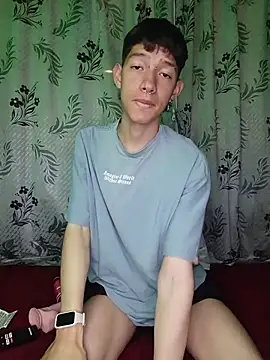 Snapshot of heyy_noah11 chatting on 11/21/25, 01:04 heyy noah11 online show from 11/21/25, 01:04