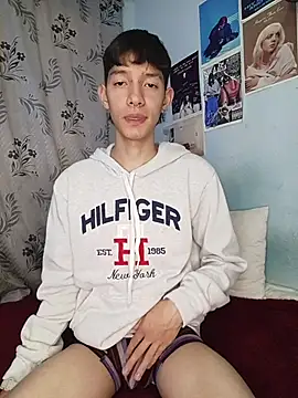 Snapshot of heyy_noah11 chatting on 11/24/25, 12:54 heyy noah11 online show from 11/24/25, 12:54